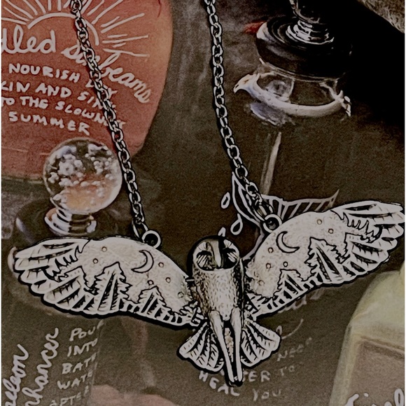 Mystical Owl Necklace Silver pl . - Picture 1 of 3